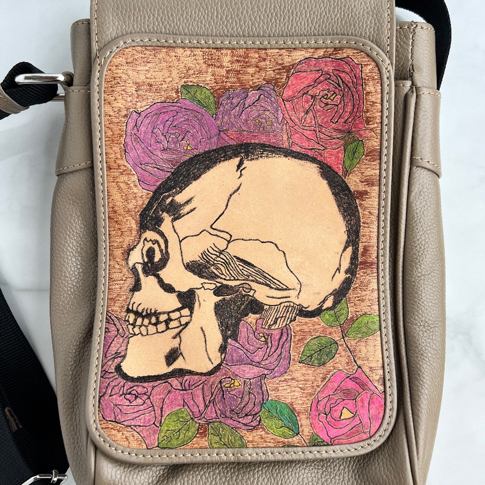 🔥 Hand Tattooed Leather Crossbody Bag – Prison Art Style – Skull & Roses – Arti